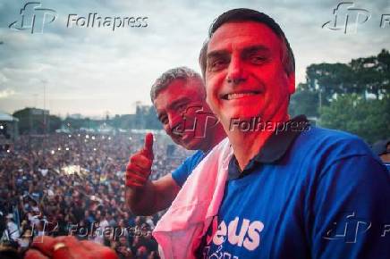 Jair Bolsonaro e Major Olmpio durante a Marcha para Jesus 2018