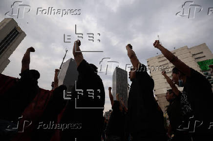 Padres de Ayotzinapa presionan a Lpez Obrador con plantn y reunin antes de elecciones