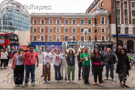 Protesto em frente  mineradora BHP, em Londres