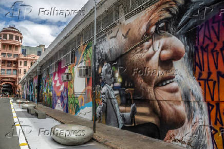 TRAVESSA PASSARINHO / MARIO QUINTANA / POETA / GRAFITE / ESPACO