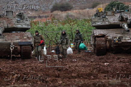 Israeli troops leave Lebanon as ceasefire comes into effect