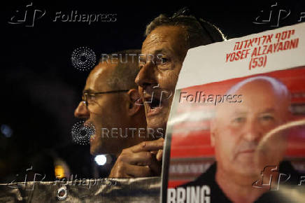 People attend a protest against the government and to show support for the hostages who were kidnapped during the deadly October 7 attack, in Tel Aviv