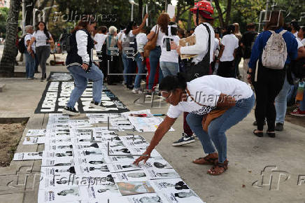 Familiares de detenidos tras comicios en Venezuela exigen ante Fiscala ms liberaciones