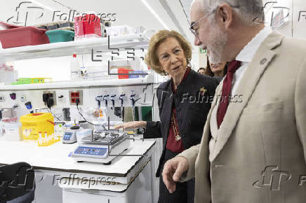 La reina Sofa visita un centro de investigacin de la Fundacin Pasqual Maragall