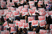 People take part in a rally calling for expelling South Korean President Yoon Suk Yeol in Seoul