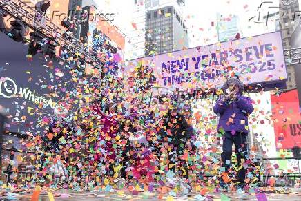 Pessoas participam do Teste de Confete de Vspera de Ano Novo na Times Square