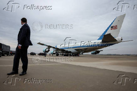 A Secret Service agent looks over as Air Force One prepares to depart to New York from Joint Base Andrews