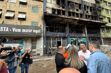 Incndio em penso no centro de Porto Alegre deixa mortos