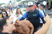 O surfista itlo ferreira ,vence estreia de campeonato em natal .