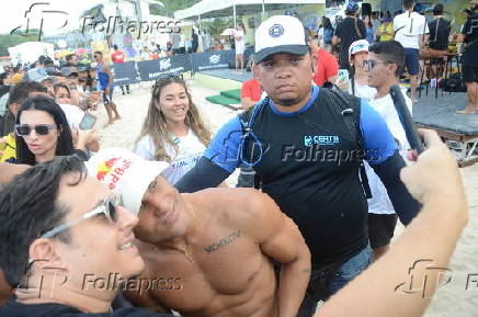 O surfista itlo ferreira ,vence estreia de campeonato em natal .