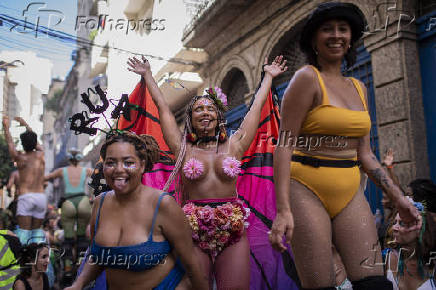 Folies durante bloco clandestino nas ruas do centro do RJ