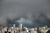 Nuvens carregadas anunciam chuva em Caxias do Sul (RS)