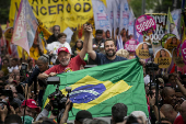 Lula desfila com Guilherme Boulos no ltimo dia de campanha para o primeiro turno 