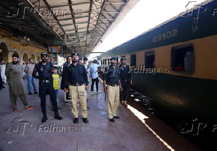 Security intensified in Karachi after Quetta railway station blast