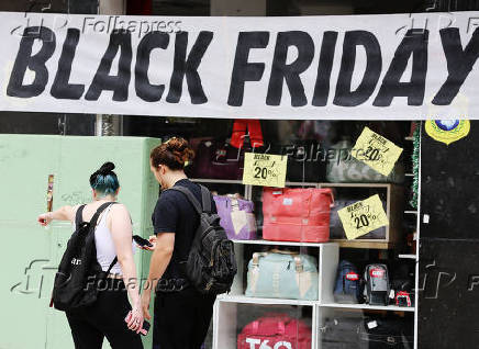 Movimento de consumidores na Black Friday em Curitiba