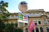 Professores protestam contra o governo de SP