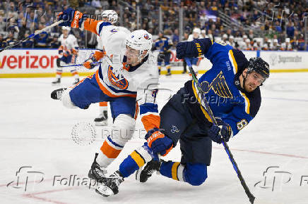 NHL: New York Islanders at St. Louis Blues