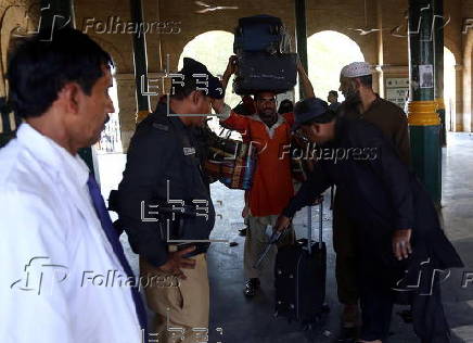 Security intensified in Karachi after Quetta railway station blast