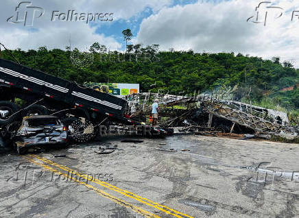 Traffic accident after a packed bus collided with a truck, at the Fernao Dias national highway