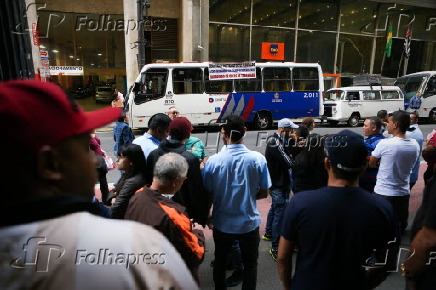 Motoristas de micro-nibus da EMTU protestam no centro de SP