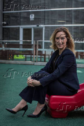 Retrato de Mia Stark, CEO da Gazit no Brasil