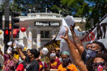 Protesto pedindo prorrogao auxlio emergencial na av. Paulista, em SP