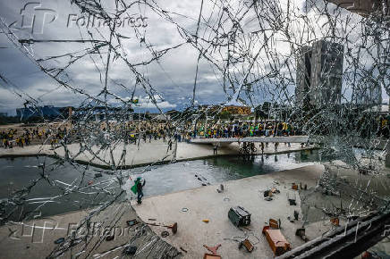 Destruio causada por bolsonaristas vista a partir do Palcio do Planalto