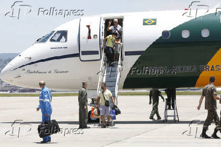 Brasileiros repatriados desembarcam em So paulo