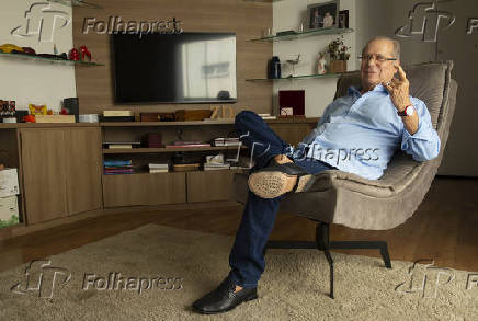  Jos Dirceu durante entrevista  Folha