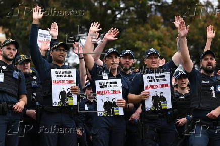 Victoria police officers and recruits walk off the job over pay and working conditions