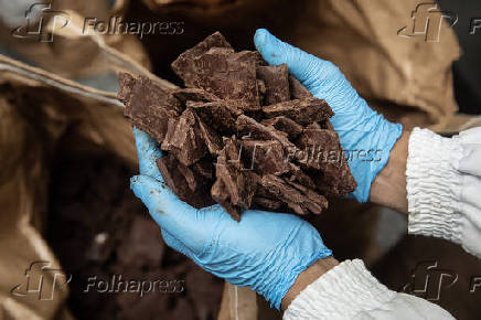 Linha de produo da fbrica de chocolate Di Siena, em Perdizes