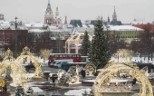 Iluminao de Natal entre as lmpadas de rua, em Moscou, na Rssia