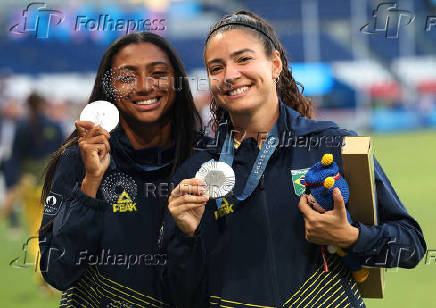 Football - Women's Victory Ceremony