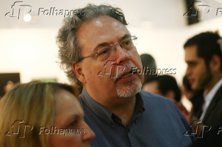 O fotgrafo Juan Esteves durante coquetel em SP