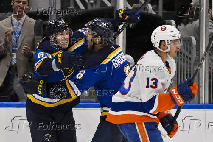 NHL: New York Islanders at St. Louis Blues