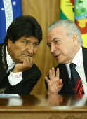 Evo Morales e Michel Temer durante cerimnia de assinatura de atos