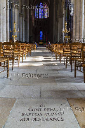 Vista interna da Catedral de Notre-Dame de Reims, na Frana