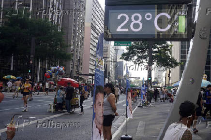 Movimentao na Avenida Paulista na tarde deste domingo