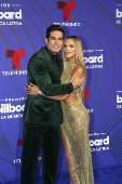 El negro y los diseos clsicos intervenidos dominaron la alfombra de los Latin Billboards