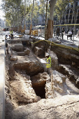 Obras en la Rambla de Barcelona dejan al descubierto muros del antiguo Estudio General