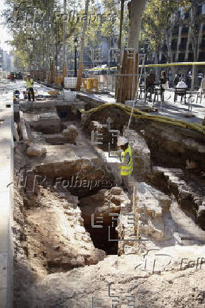 Obras en la Rambla de Barcelona dejan al descubierto muros del antiguo Estudio General