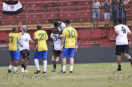 Jogo de despedida do jogador paulinho no caninde em so paulo