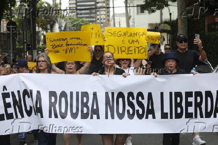 Caminhada em protesto pela morte do delegado e por mais segurana no bairro