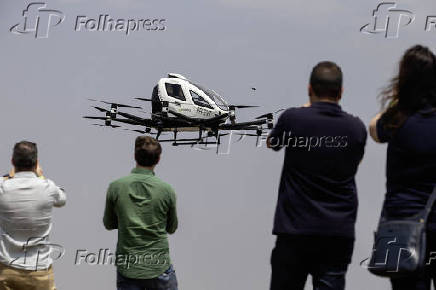 Primeiro voo de carro voador no Brasil