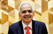 FILE PHOTO: Reserve Bank of India (RBI) Governor Shaktikanta Das greets the media after a news conference in Mumbai