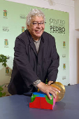 El escultor mexicano Sebastin dona una obra a un pequeo pueblo de La Mancha (Espaa)