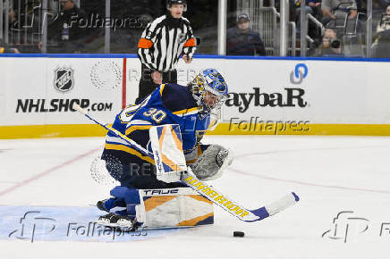 NHL: New York Islanders at St. Louis Blues