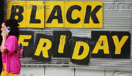 Movimento de consumidores na Black Friday em Curitiba