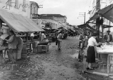 Vista de feira livre, em So Paulo (1959)