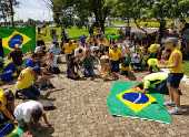 Evanglicos oram por Bolsonaro